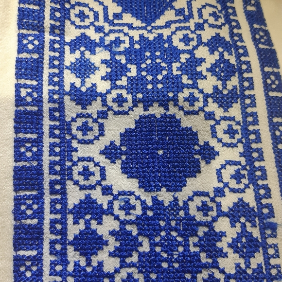 Embroidered cape - Picture 5 of 6